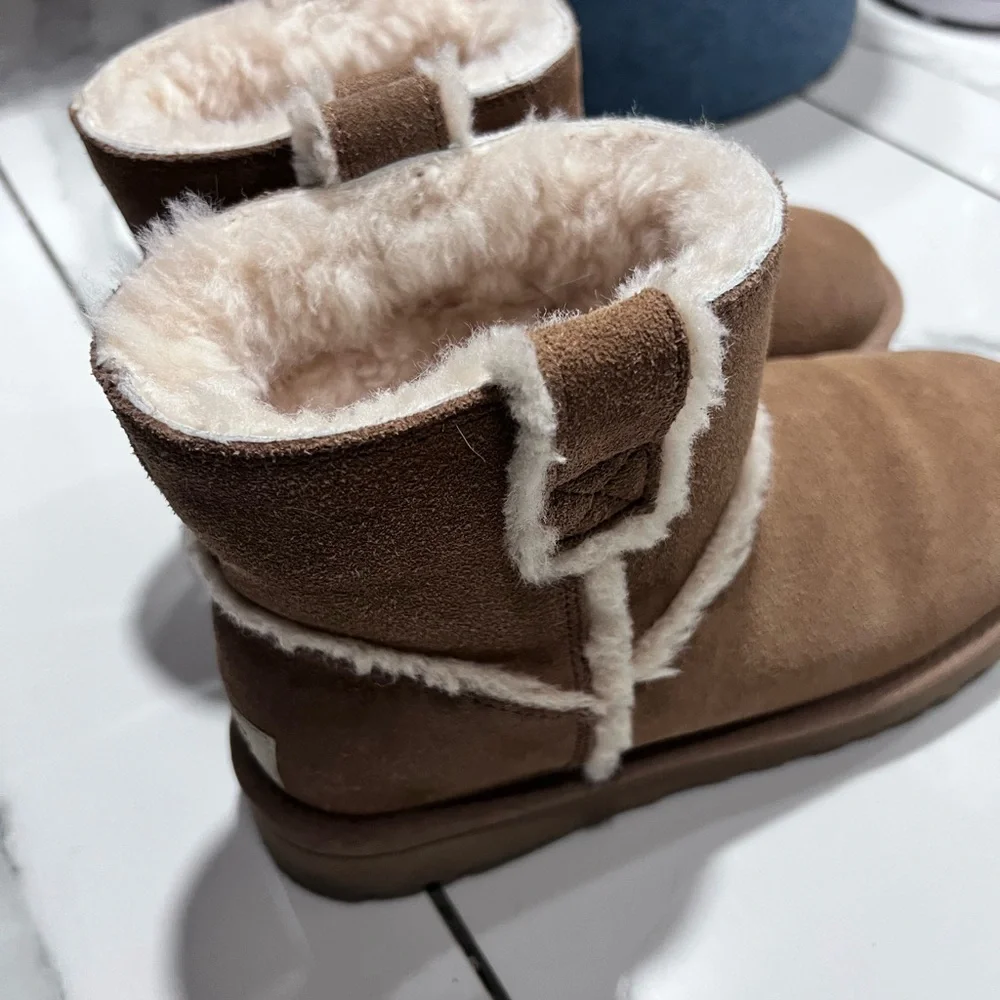 UGG Tan Ankle Boots with Cream Fur Lining - Picture 5 of 5